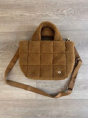 Lululemon Quilted Sherpa Crossbody Purse 5L